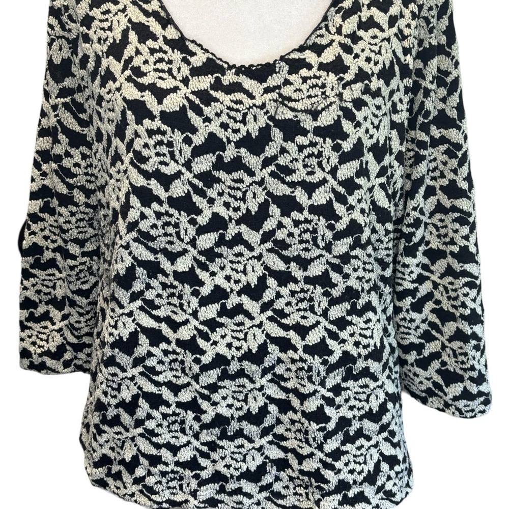 JM Collections Textured Lined Top With 3/4 Length Sleeves Colors Black & White